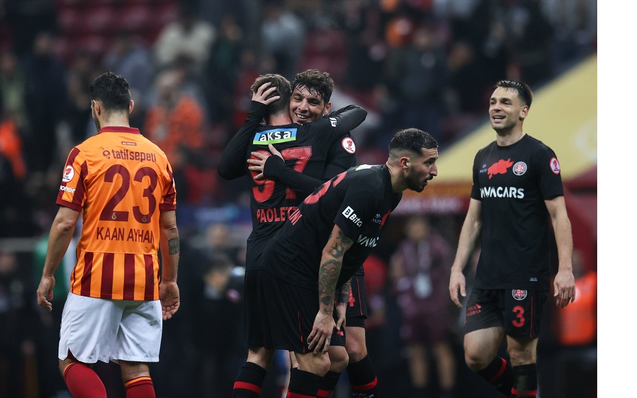 galatasaray-kupadan-elendi-fatih-karagumruk-tarihinde-ilki-basardi-002.jpg
