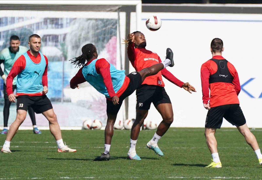 İbrahim Üzülmez, Pendikspor ile ilk antrenmanına çıktı