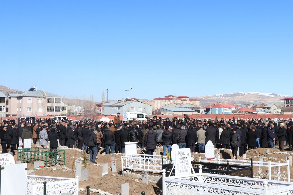 Nişan öncesi kazada ölen 2 kardeş, son yolculuklarına uğurlandı