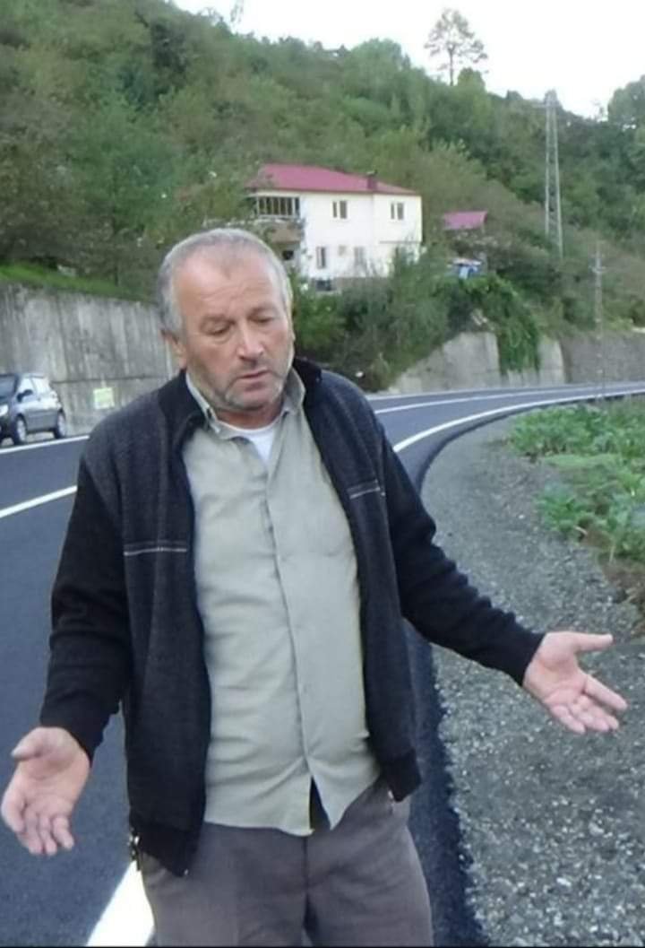 Otomobilin çarptığı simitçi hayatını kaybetti