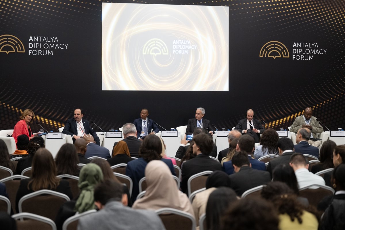 3-antalya-diplomasi-forumu.jpg