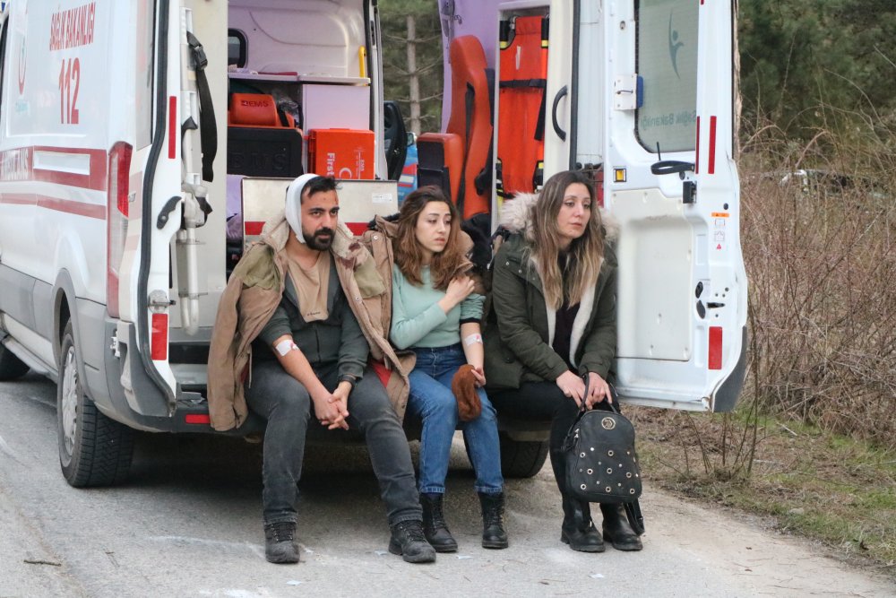 Tatilcilerin taşındığı minibüs devrildi: 14 yaralı