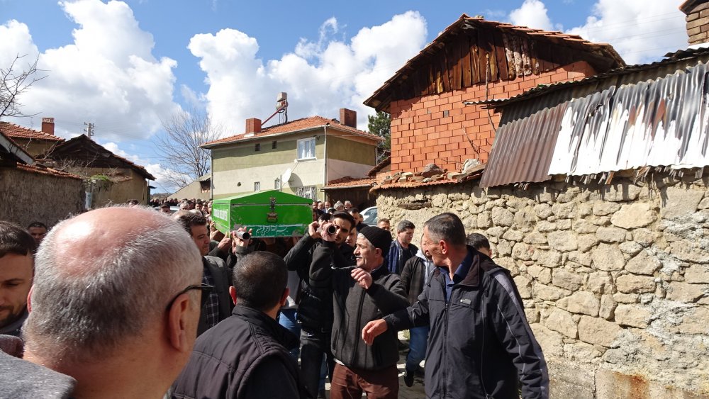 Kütahya'yı yasa boğan ölüm! Gözyaşları içinde toprağa verildi