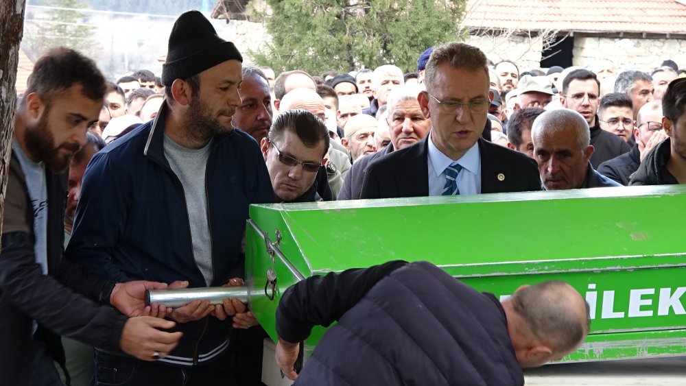 Kütahya'yı yasa boğan ölüm! Gözyaşları içinde toprağa verildi