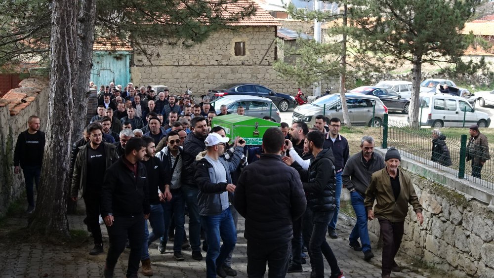 Kütahya'yı yasa boğan ölüm! Gözyaşları içinde toprağa verildi