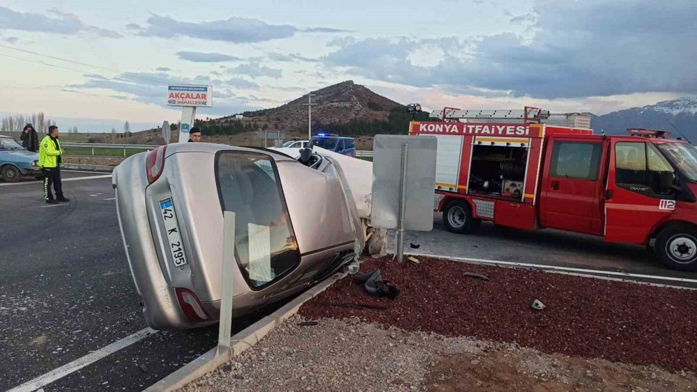 Konya’da iki otomobil çarpıştı, yaralılar var