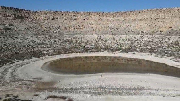 Konya'da ziyaretçi akınına uğrayan göl kurudu