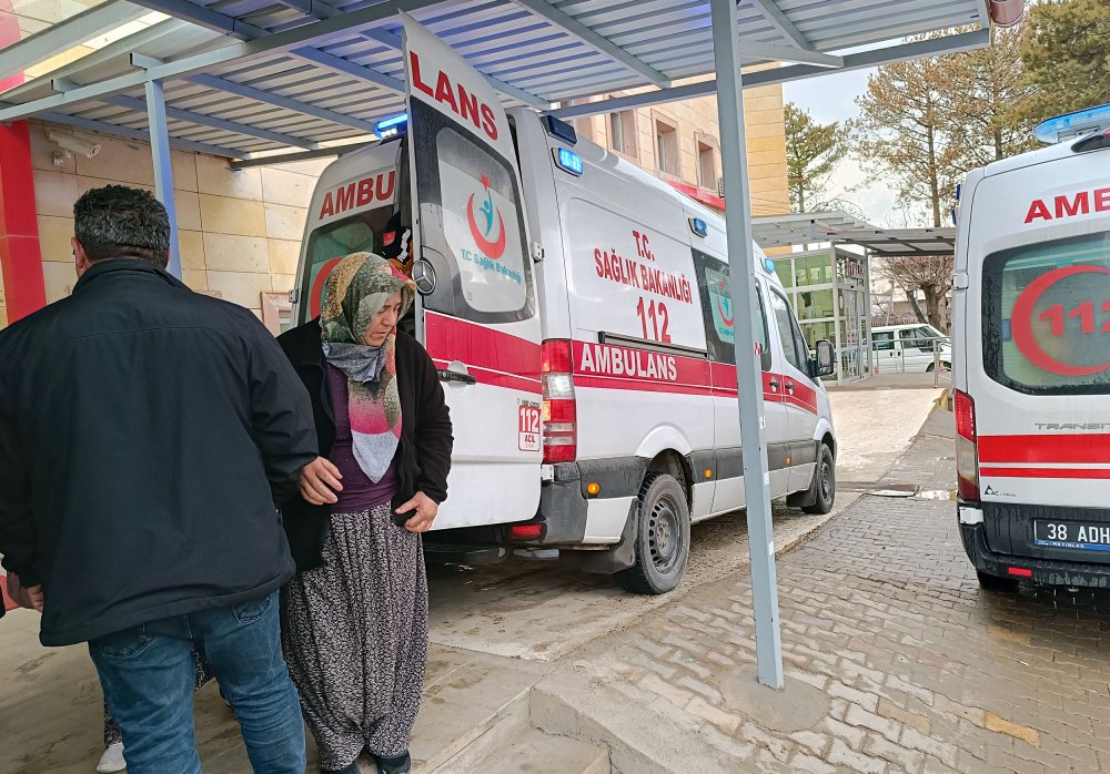 Öğrenci servisi devrildi: 10 yaralı