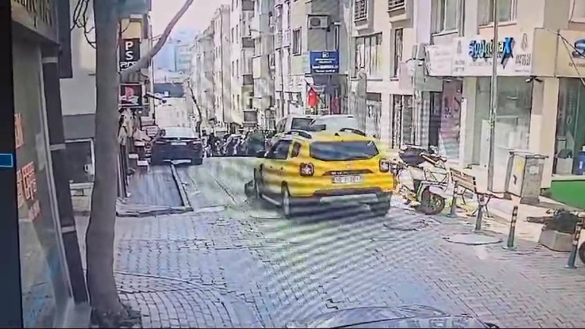 Uyuyan köpeği aracıyla ezerek öldüren taksici, yoluna devam etti