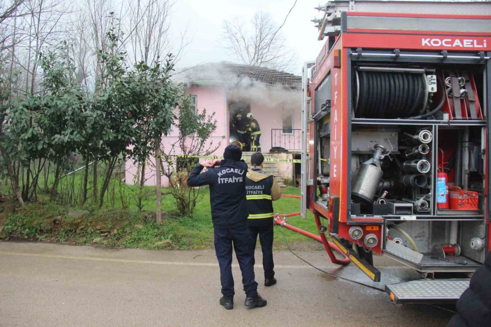 Kocaeli'de evde çıkan yangın sonu oldu
