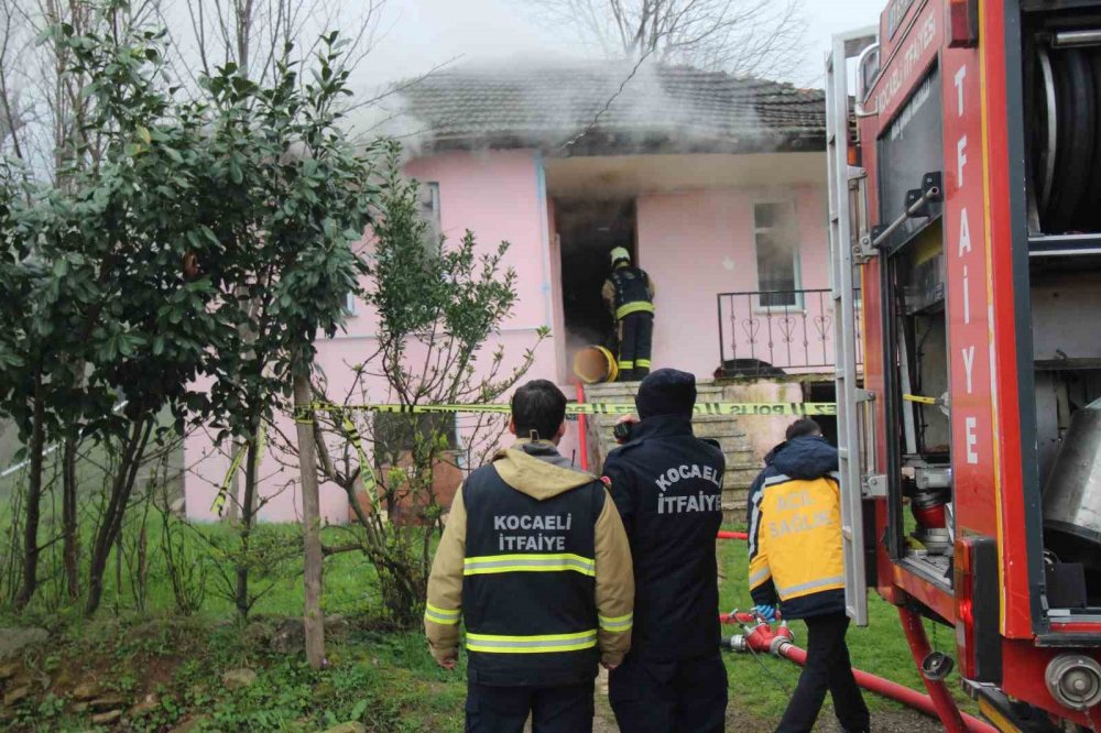 Kocaeli'de evde çıkan yangın sonu oldu