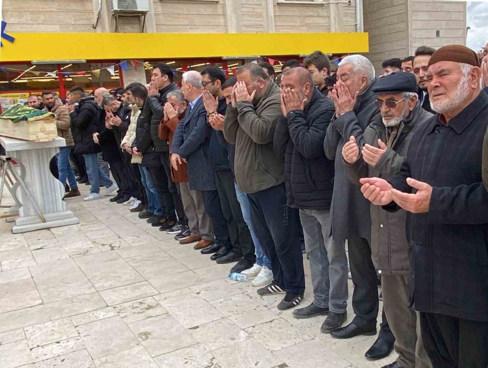 Konya'da hayatını kaybeden üniversiteli genç son yolculuğuna uğurlandı