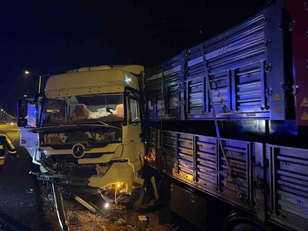 Konya'da yoğun yağış kazaya neden oldu! Tır sürücüsü yaralandı