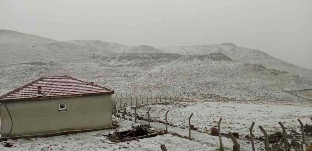 Konya'nın ilçesinde dolu yağışı etkili oldu