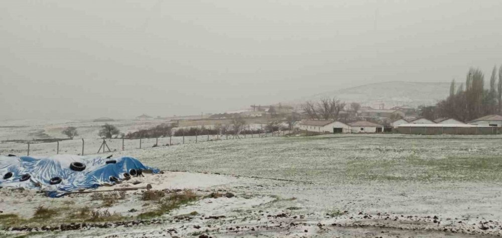 Konya'nın ilçesinde dolu yağışı etkili oldu