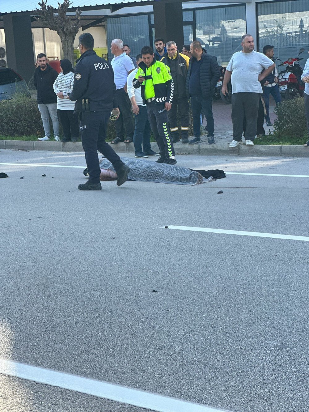 Kumluca'da 17 yaşındaki sürücünün kullandığı otomobilin çarptığı motosikletli öldü