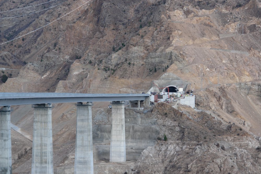Yusufeli Viyadüğü tamamlandı, iki yaka kavuştu