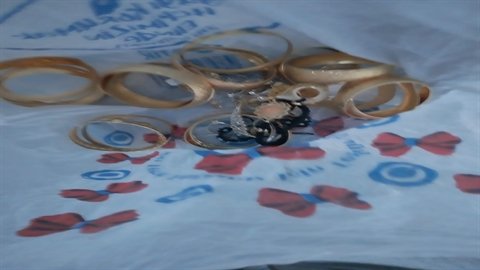 Arkadaşını da yanına alıp, kuyumcuyu soymuş