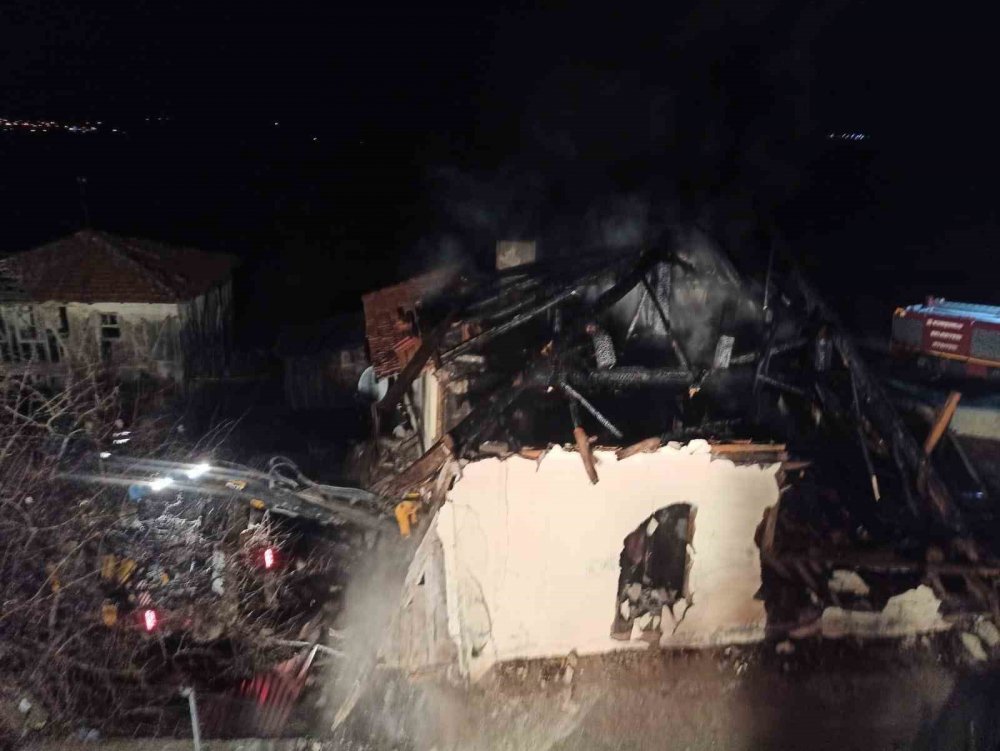 Mutfak tüpü patladı, çıkan yangında yaşlı kadın hayatını kaybetti