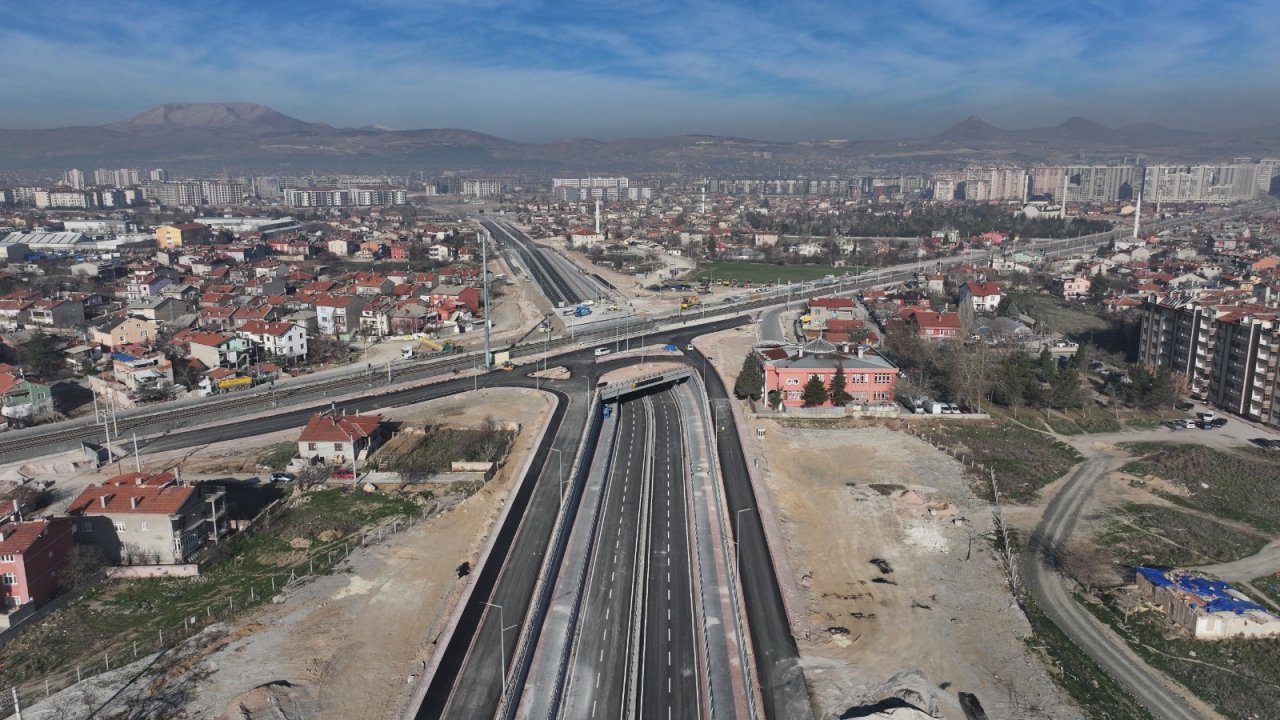 konya-trafigini-rahatlatacak-alt-gecit-kismen-trafige-acildi.jpg