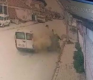 Hafif ticari aracın çarptığı at arabasının sürücüsü öldü