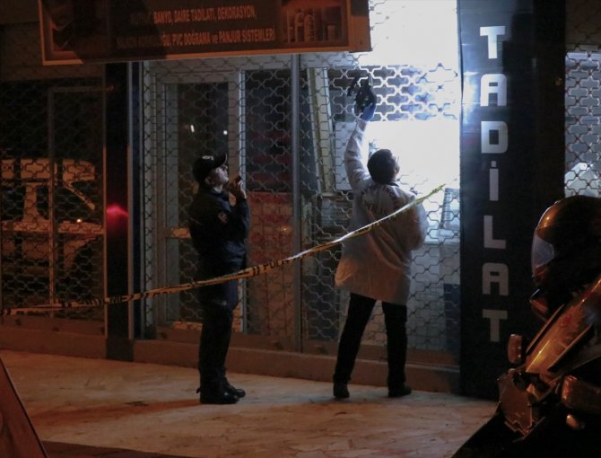 İzmir'de silahlı saldırıya uğrayan 17 yaşındaki genç öldü