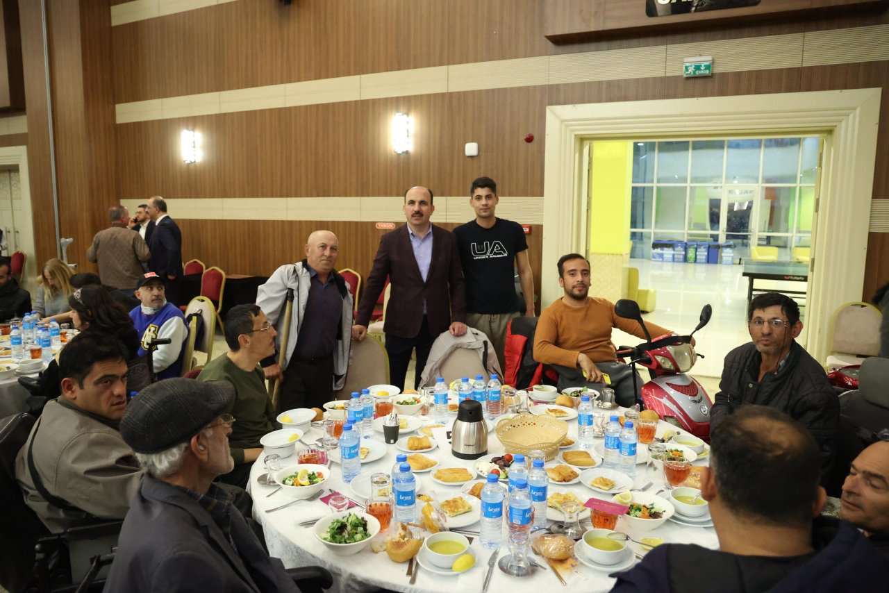 konyadaki-dezavantajli-gruplar-ve-aileleri-iftarda-bulustu-001.jpg