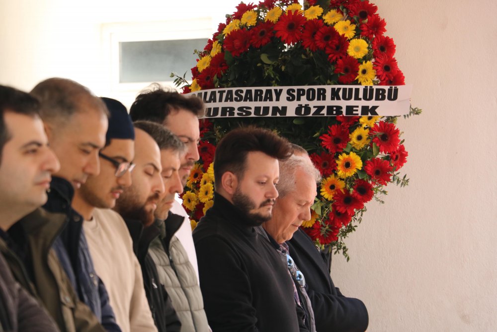 Tribünde rahatsızlanıp hayatını kaybeden Galatasaray taraftarı toprağa verildi