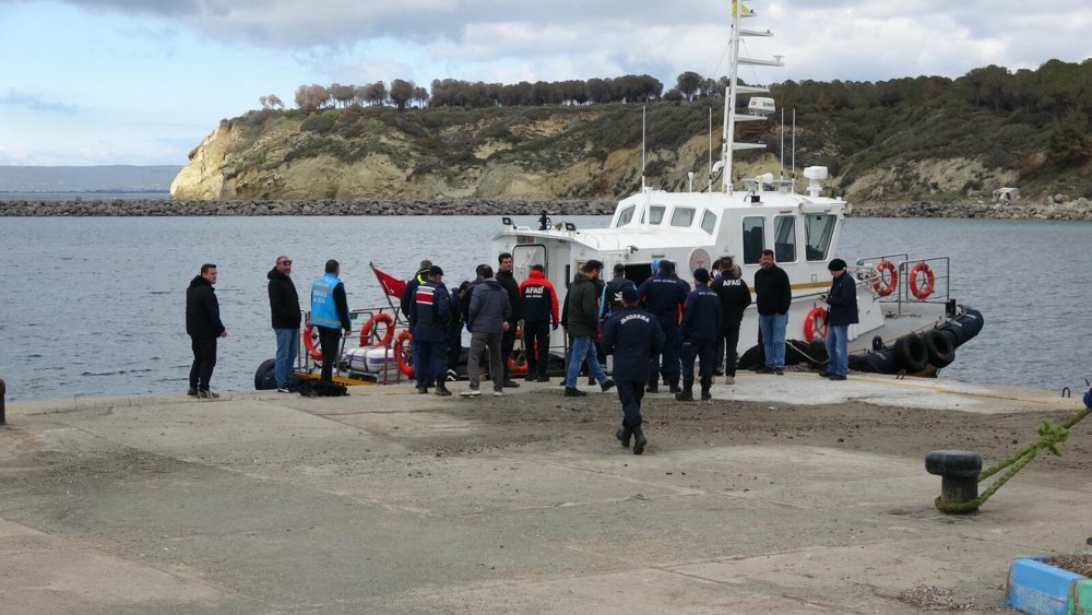 Çanakkale açıklarında göçmenleri taşıyan bot battı; 21 ölü