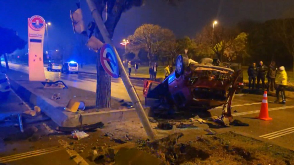 Demokrat Parti il başkanın da içinde bulunduğu cip kazaya karıştı