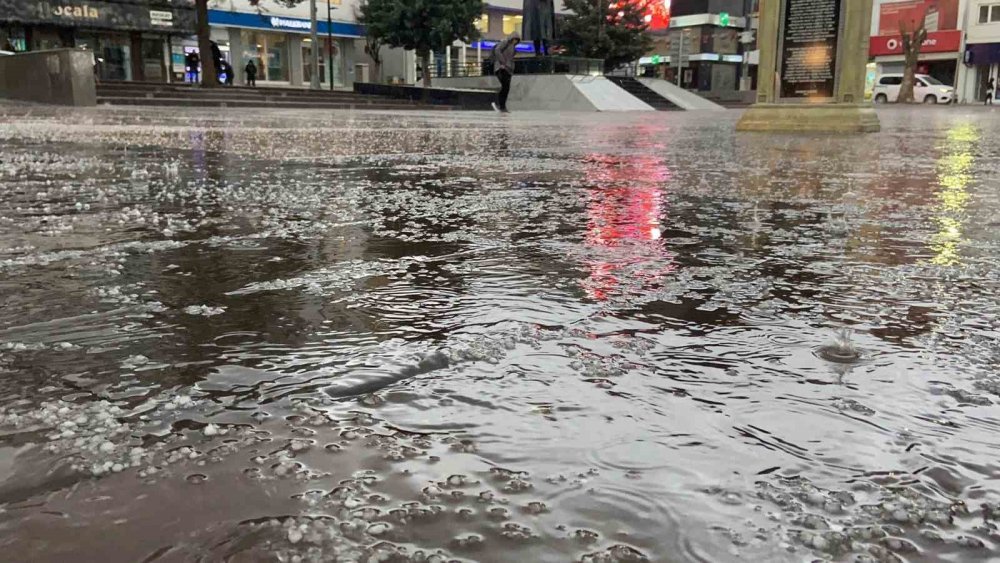 Konya'nın komşu ilinde sağanak ve dolu etkili oldu