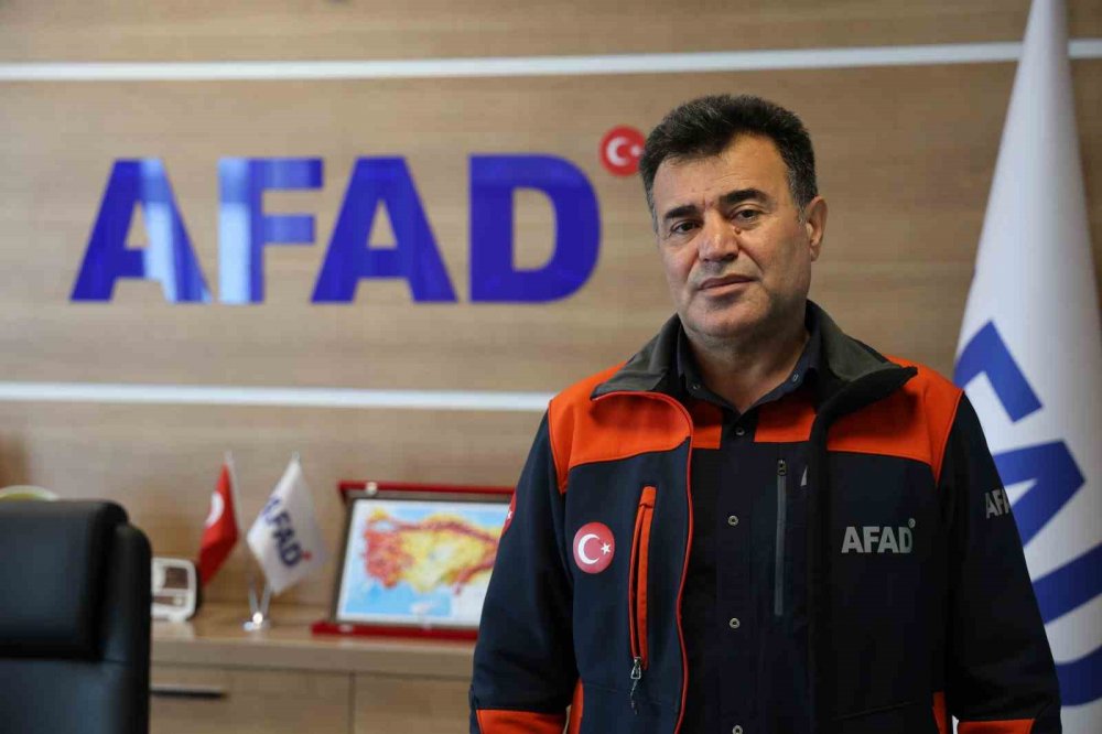 Gece uyku uyuyamaz oldular! Dev mantar kayalar köyü tehdit ediyor