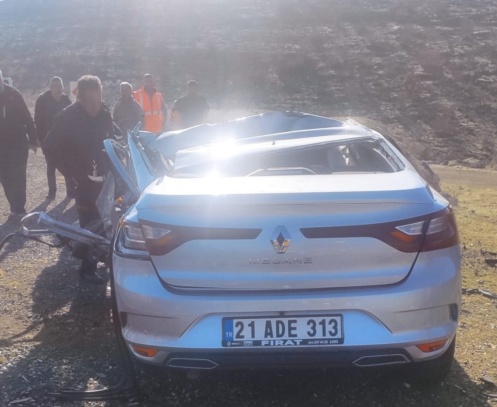 TIR ile otomobil çarpıştı: 1 ölü, 1 yaralı