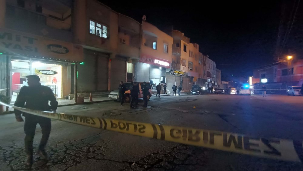 Gün içerisinde iki kez tartıştığı husumetlisini tabancayla öldürdü