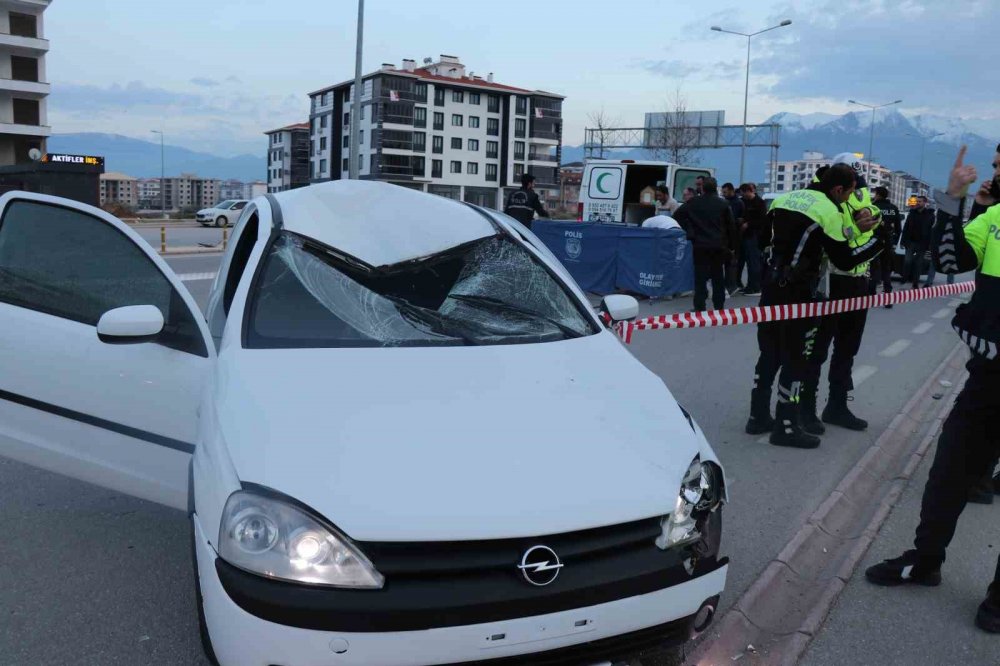 Otomobilin çarptığı yaya metrelerce savrulup feci şekilde can verdi