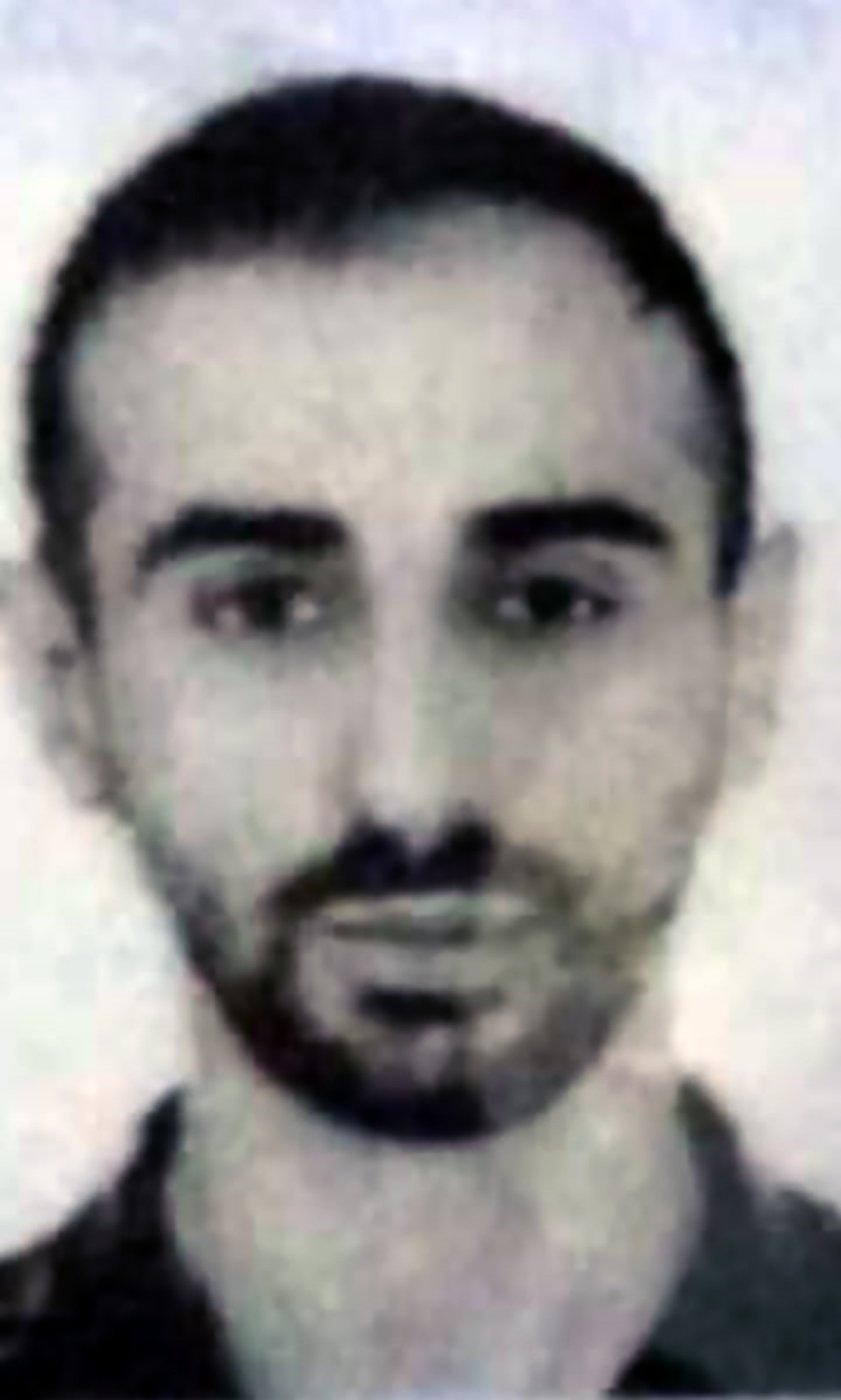 'Arkadaşımız öldürülmüş' diye polisi aradılar, cinayet silahı otomobillerinde çıktı