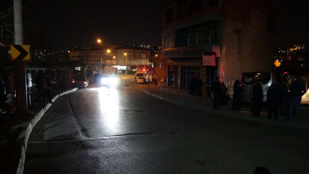 Eşini bıçakla öldüren koca, polis merkezine gidip teslim oldu