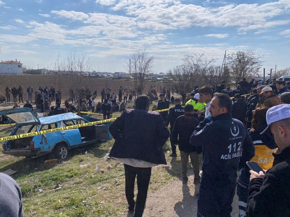 Konya’da otomobil, otobüs durağına daldı: 3 ölü, 6 yaralı