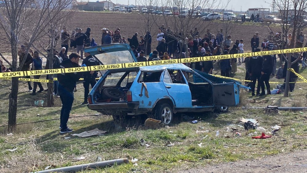 Konya’da otomobil, otobüs durağına daldı: 3 ölü, 6 yaralı
