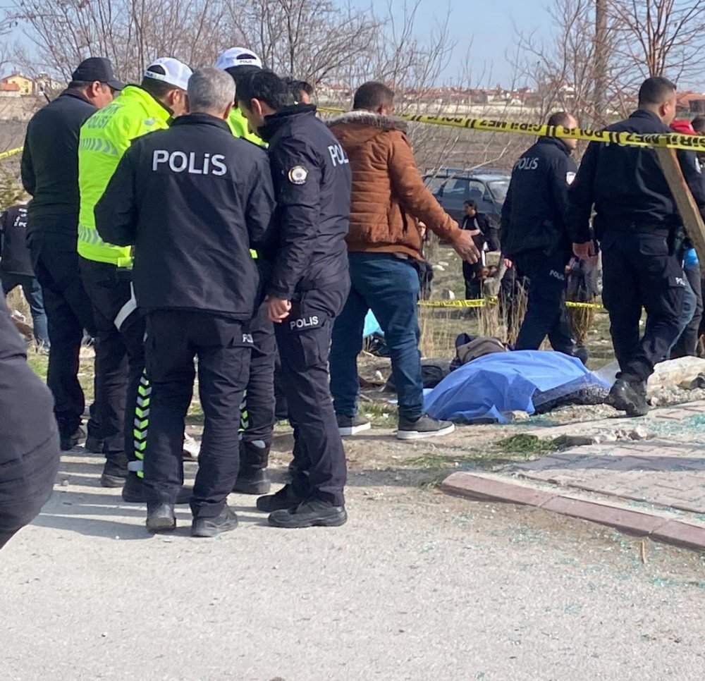 Konya’da otomobil, otobüs durağına daldı: 3 ölü, 6 yaralı