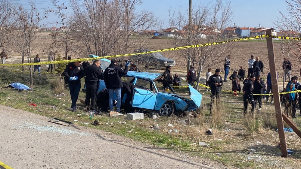 Konya’da otomobil, otobüs durağına daldı: 3 ölü, 6 yaralı