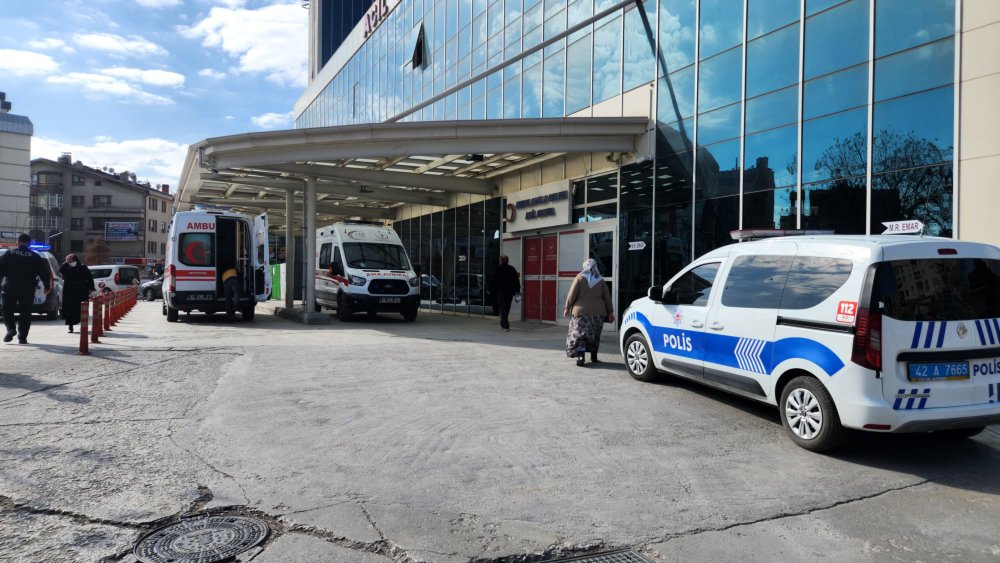 Konya’da otomobil, otobüs durağına daldı: 3 ölü, 6 yaralı