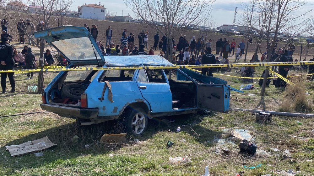 Konya’da otomobil, otobüs durağına daldı: 3 ölü, 6 yaralı