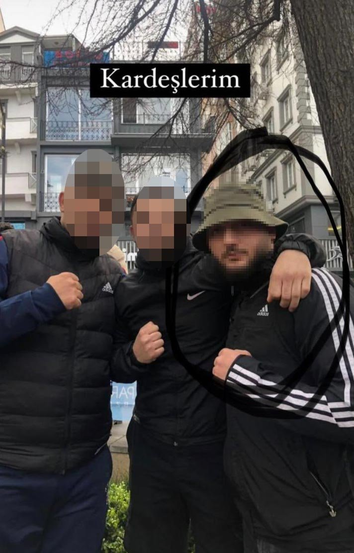 Olaylı maçta sahaya ilk giren maskeli taraftar bakın nereden gelmiş!