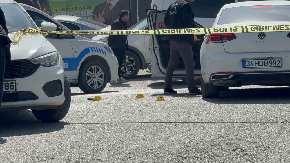 Öldürdüğü husumetlisinin başında bekledi