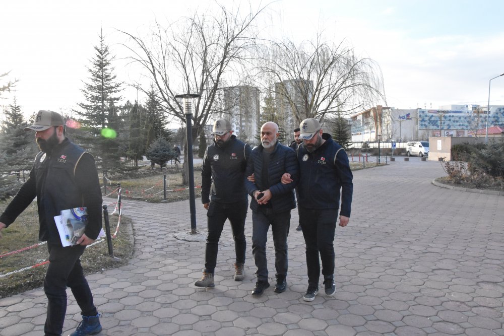 FETÖ firarisi eski vali Pek yakalandı