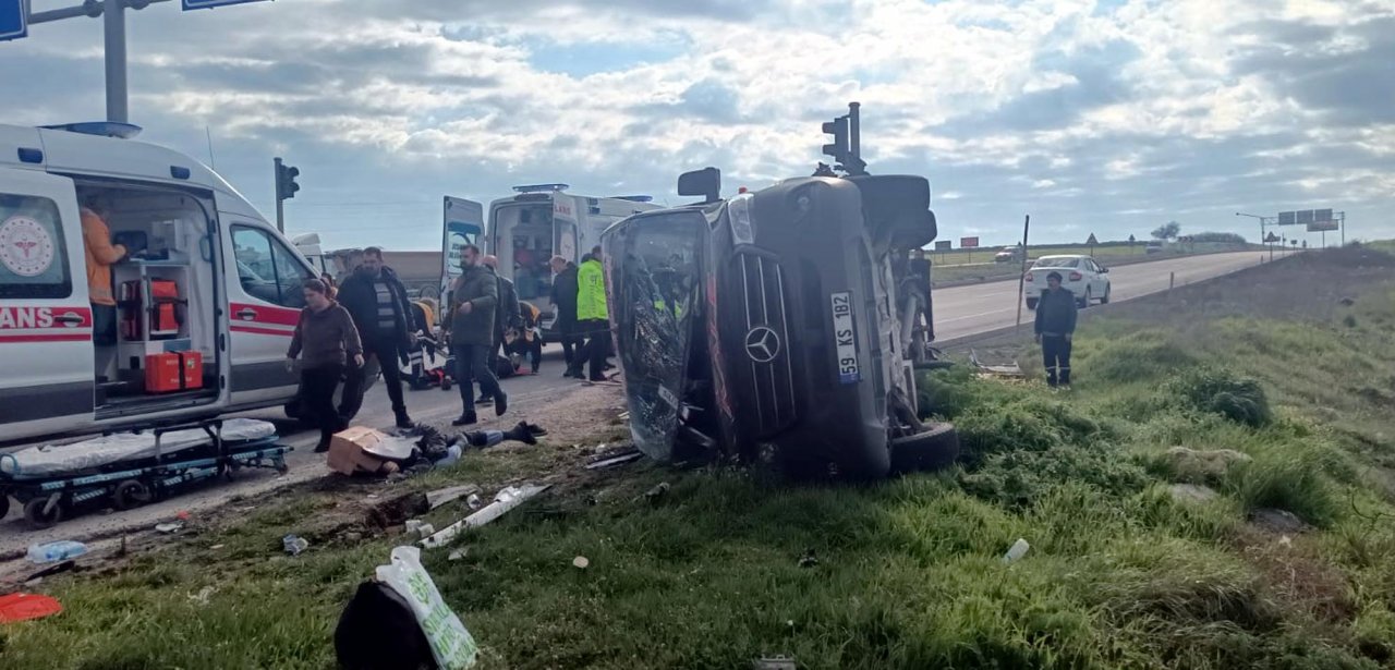 tekirdagda-tir-yolcu-minibusune-carpti-5-olu-10-yarali.jpg