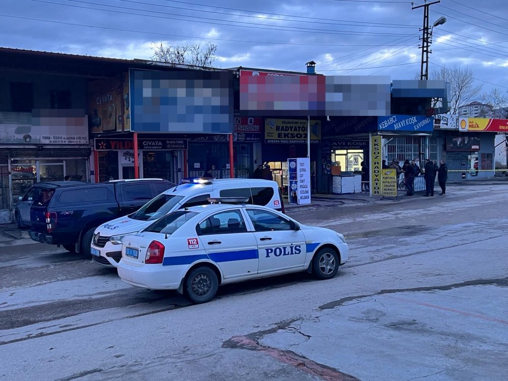 Polisin 'dur' ihtarına uymayıp kaçan sürücü, bir iş yerine girip başına tabanca dayadı