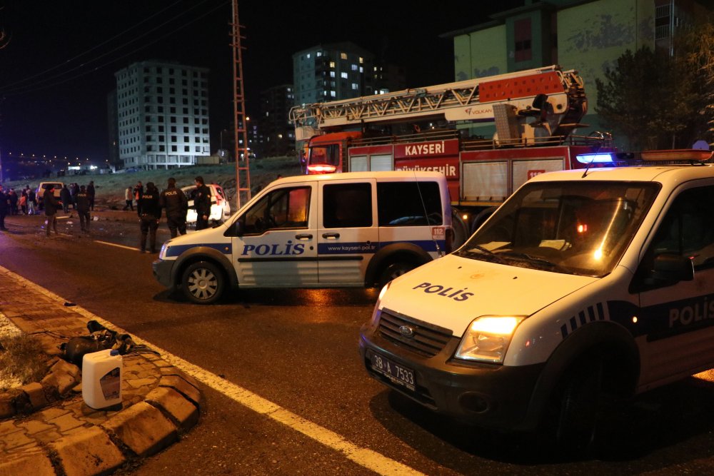 Hafif ticari araç ile kamyonet çarpıştı: 5 yaralı