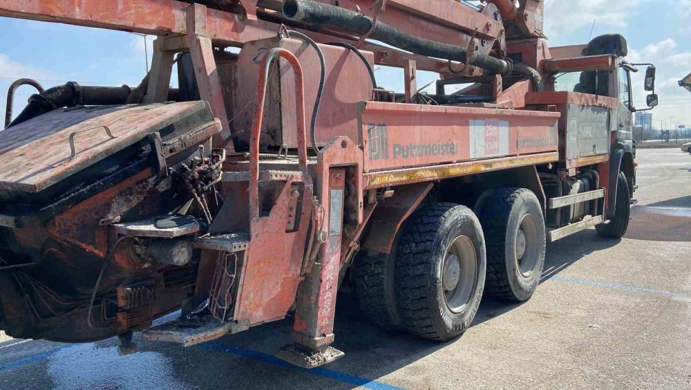 Karaman-Konya kara yolunda cip kamyona arkadan çarptı